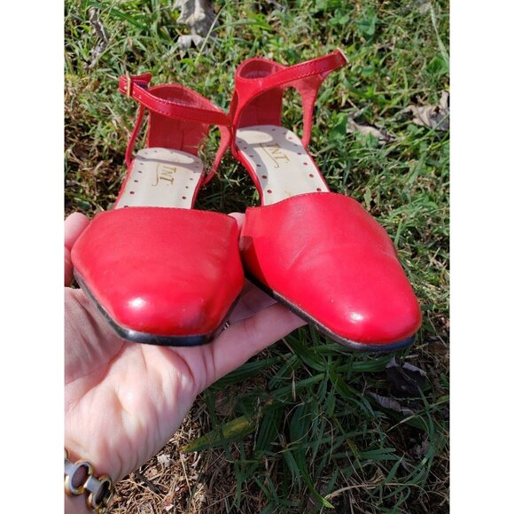 TNT Stiletto Heels Womens 6M Red Ankle Buckle Pump - Picture 4 of 11